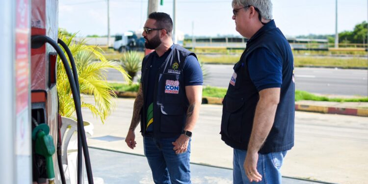 Procon-AM está nas ruas fiscalizando o aumento no preço da gasolina