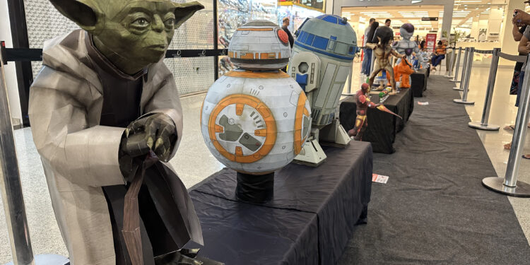 Fãs do Universo Geek contam com exposição em papercraft