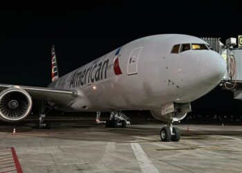 Avião que seguia para os EUA faz pouso forçado em Manaus após surto de passageiro