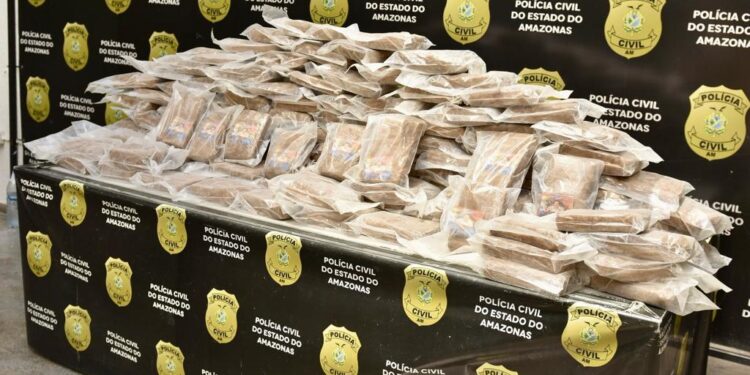 Polícia desarticula laboratório de drogas e apreende cerca de 130 quilos de skunk