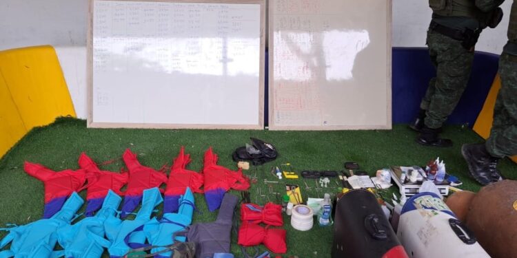 PMAM prende 16 pessoas e desarticula rinha de galo que funcionava na BR-174