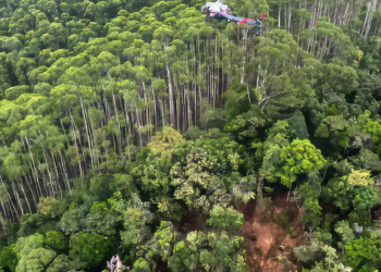 Corpos de ocupantes de helicóptero são encontrados junto aos destroços em SP