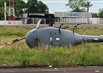 Helicóptero da Marinha tomba durante adestramento em Manaus