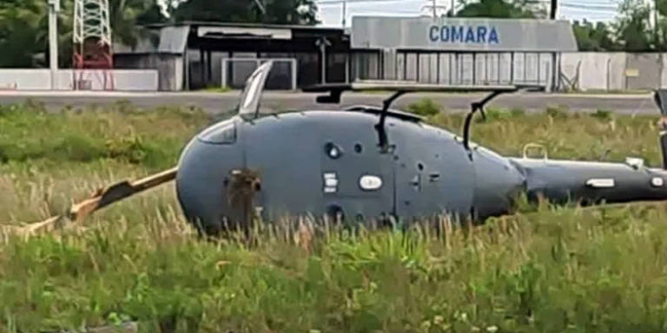 Helicóptero da Marinha tomba durante adestramento em Manaus