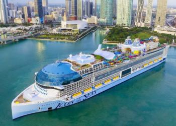 Cinco vezes maior que o Titanic, maior cruzeiro do mundo parte para a primeira viagem