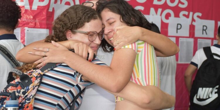 Matrícula dos aprovados no Vestibular e SIS da UEA é realizada de hoje até a quinta-feira