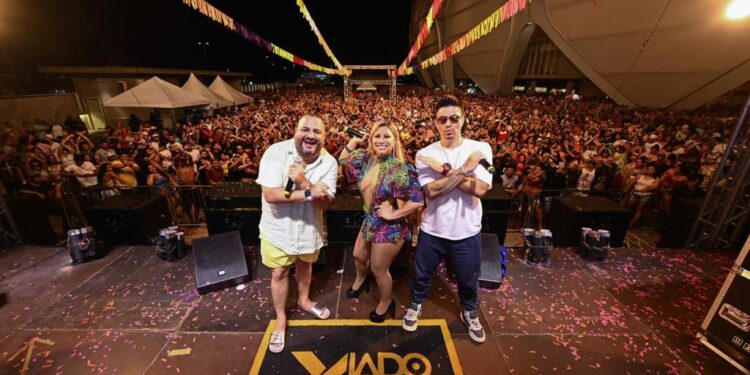 Banda do DJ Evandro Jr abre o Carnaval de Manaus
