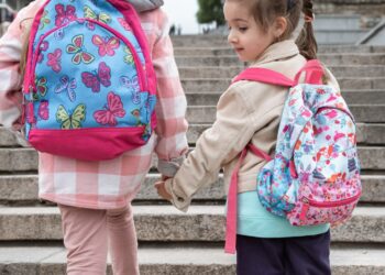 Grupo Queiroz e Lar Batista Janell Doyle se unem em campanha de doação de mochilas e material escolar