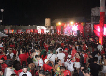 Garantido reúne multidão no primeiro ensaio da Batucada de 2024