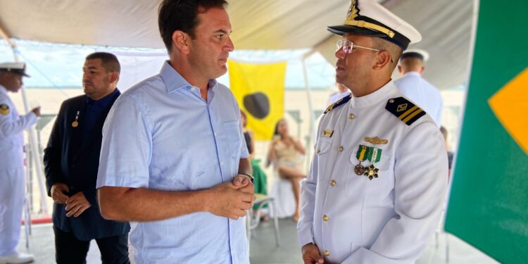 Vereador de Parintins destaca trabalho da Marinha do Brasil em troca de comando da Agência Fluvial