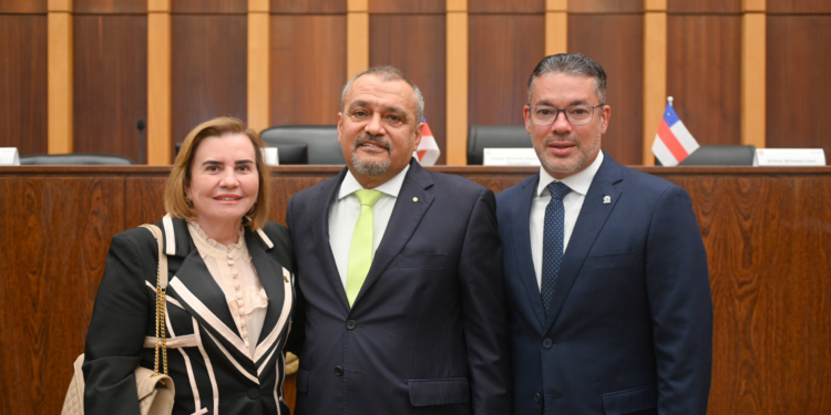 Conselheiros do TCE-AM prestigiam posse de desembargador do TJAM no CCOGE, em Brasília