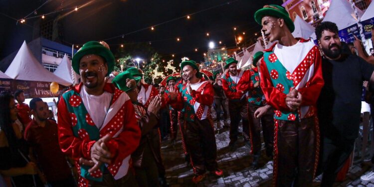 Largo de São Sebastião recebe diversas atrações no encerramento da programação de Natal e Ano Novo