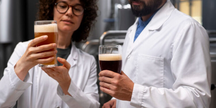 Carnaval, álcool e medicamentos: mistura é perigosa à saúde, alerta especialista