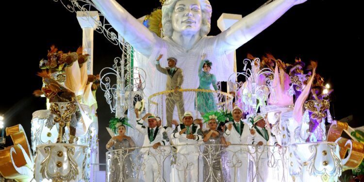 Aparecida é tricampeã do Grupo Especial do Carnaval de Manaus