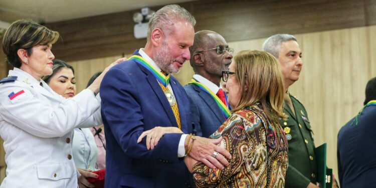 Conselheiro do TCE é agraciado com honraria no Tribunal de Justiça