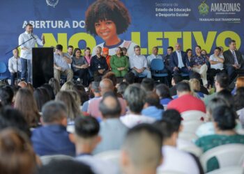 Wilson Lima abre ano letivo com ampliação do ensino bilíngue e inauguração de 32 laboratórios de robótica e ensino tecnológico