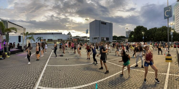 “Domingou” do Amazonas Shopping será em clima de “ressaca de Carnaval”, com aulão de FitDance