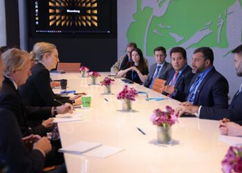 Wilson Lima busca parceria para projetos educacionais do Amazonas com universidade e empresas em Londres