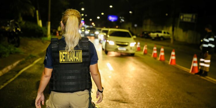 Detran Amazonas autua 201 motoristas na Operação Lei Seca em Manaus