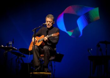 Pocket show gratuito homenageia Chico Buarque com clássicos da Ópera do Malandro