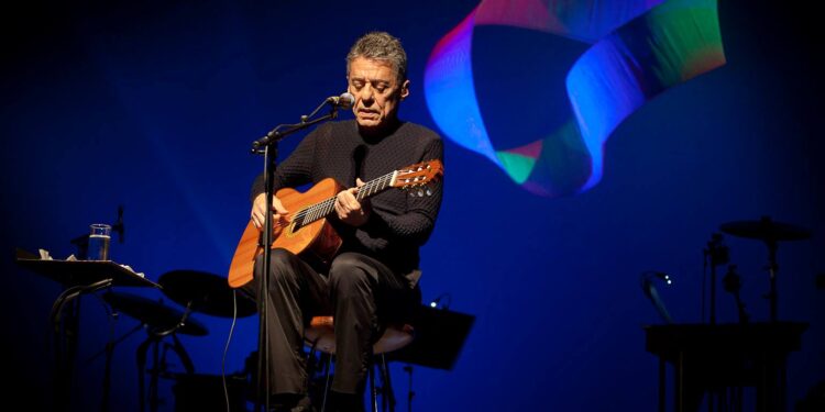 Pocket show gratuito homenageia Chico Buarque com clássicos da Ópera do Malandro