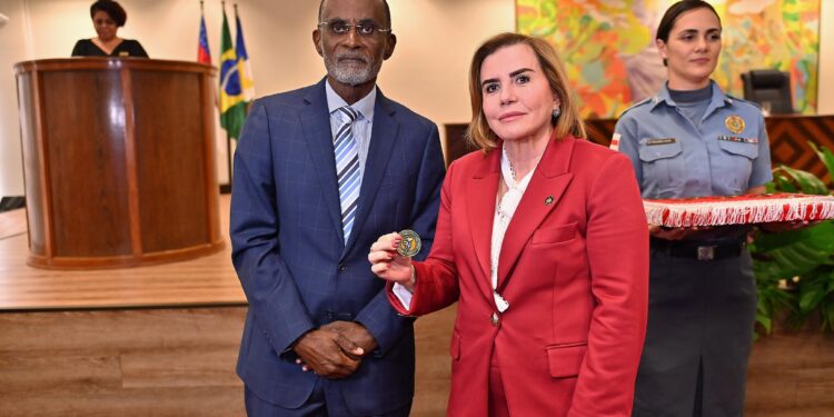 Conselheiros do Tribunal de Contas são homenageados pelo TRT-11