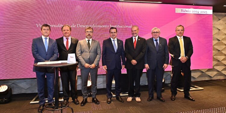 Ouvidor do TCE-AM toma posse como vice-presidente do Instituto Rui Barbosa