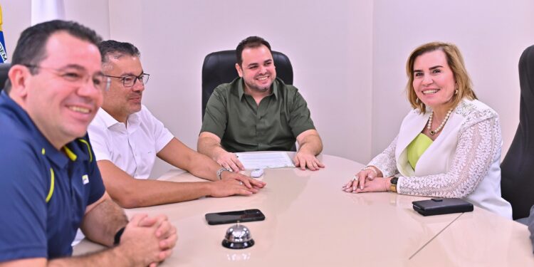 Tribunal de Contas entrega à Assembleia minuta do projeto que cria a Ouvidoria da Mulher