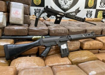 Polícia Civil apreende quase 1,5 tonelada de drogas e armamentos de guerra em Manaus