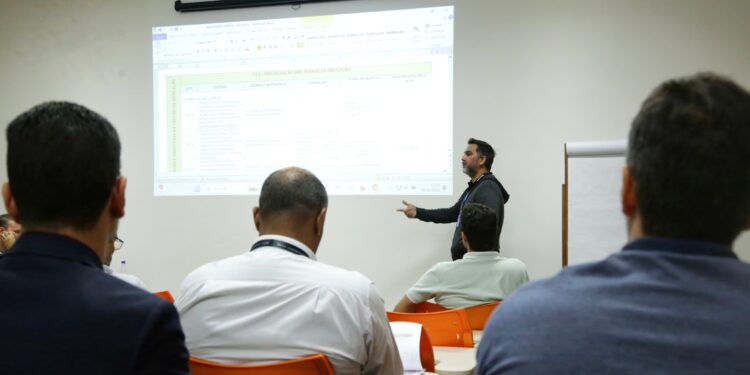 Servidores do TCE-AM planejam ações para cumprir metas de desempenho dos Tribunais de Contas