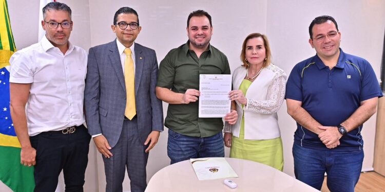 Presidentes da Aleam e do TCE debatem criação da Ouvidoria da Mulher, na Corte de Contas