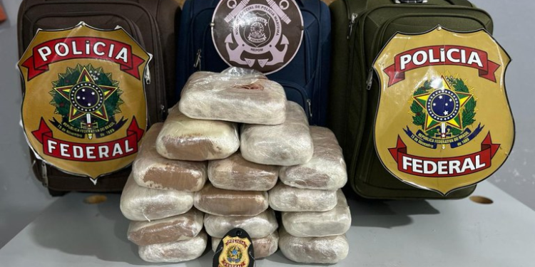 Polícia Federal prende mulher com mais de 16 kg de substância análoga à cocaína