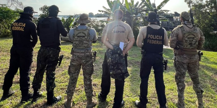 PF prende dois homens e apreende 36 kg de pasta-base de cocaína no AM