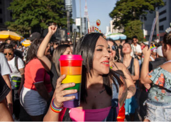 Carnaval: saiba como curar a ressaca com líquidos e alimentos naturais