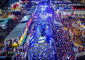 Caprichoso transforma Carnaboi em noite do Festival de Parintins