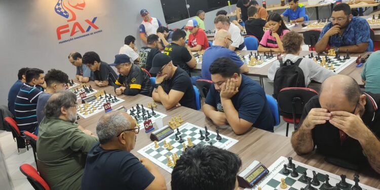 Mestre Nacional Eduardo Mesquita vence o Primeiro Memorial Blitz Alexandre Gonçalves de xadrez