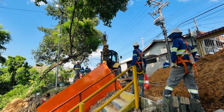 Mais de 2 mil moradores do bairro Novo Aleixo recebem estrutura de rede de esgoto por meio do Trata Bem Manaus