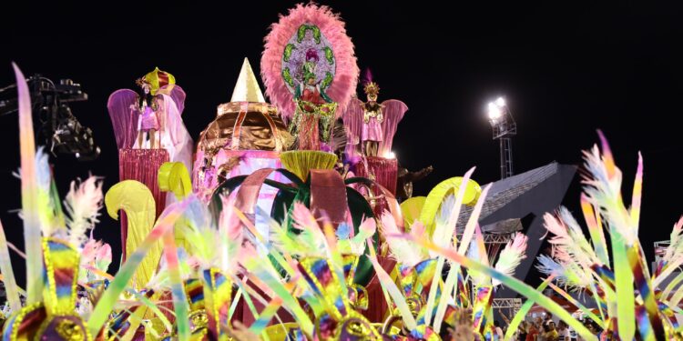 Escolas de Samba do Grupo de Acesso A disputam o direito de ingressar na elite do Carnaval de Manaus