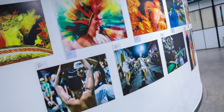 Exposição exalta a ‘Alegria à Flor da Pele’ do Carnaval nas ruas de Manaus
