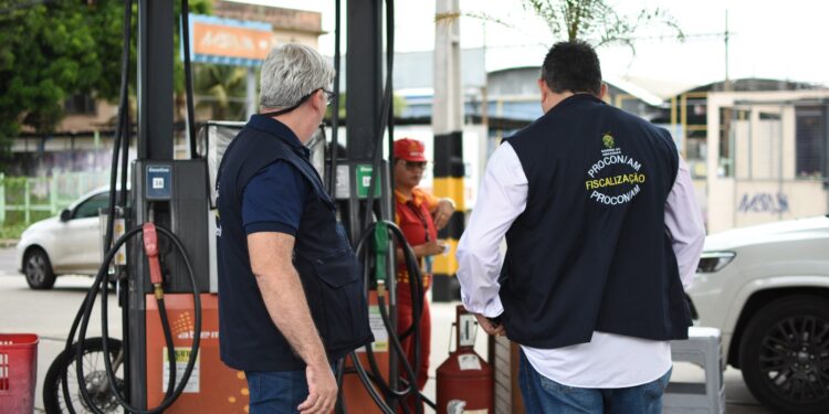 Procon-AM divulga pesquisa semanal de preços de combustíveis
