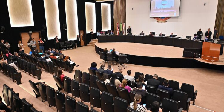 Tribunal de Contas determina que ex-gestor da Câmara de Barreirinha devolva R$ 115,9 mil aos cofres públicos