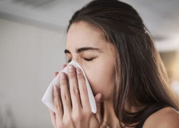 Rinite e situnite: como identificar a doença e tratar casos durante a mudança brusca de temperatura