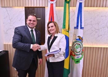 Presidente do TCE-AM entrega Prestação de Contas Anual de 2023 à Assembleia
