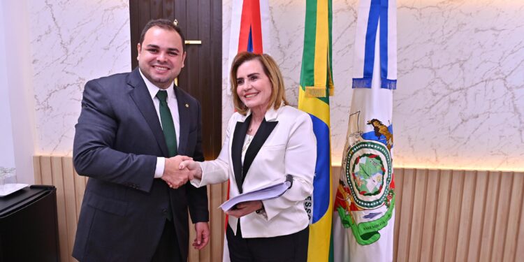 Presidente do TCE-AM entrega Prestação de Contas Anual de 2023 à Assembleia