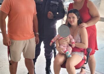 PMs salvam bebê engasgado após realizar Manobra de Heimlich em Manaus