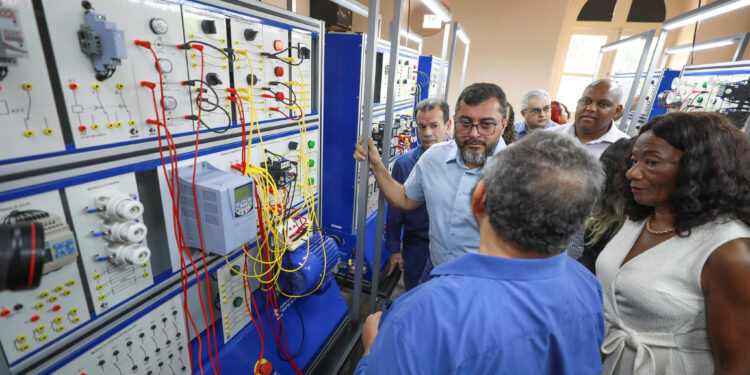 Wilson Lima abre ano letivo para mais de 40 mil alunos do Cetam e destaca avanço na qualificação para novos mercados