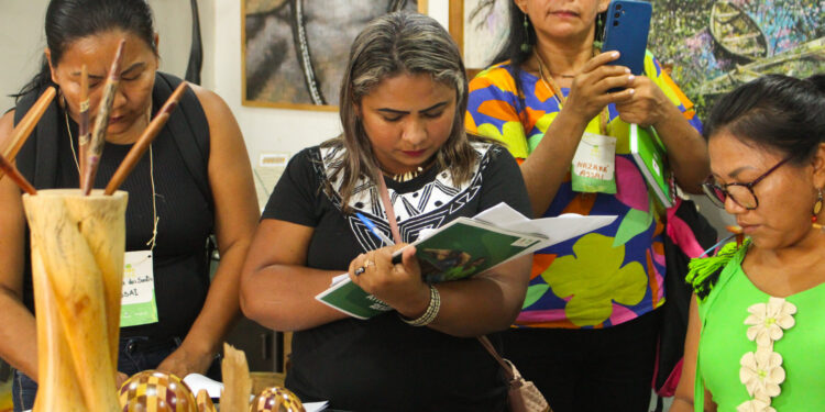 FAS mapeia iniciativas femininas indígenas para impulsionar a bioeconomia na Amazônia