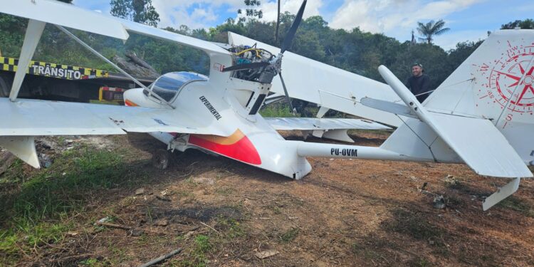 No Amazonas, PM apreende avião e 100 quilos de drogas