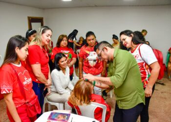 Boi Garantido promove ação de beleza em Parintins