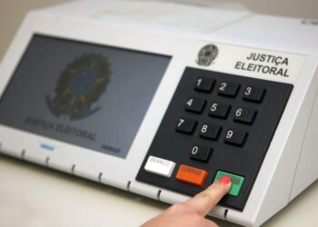Especialista em Direito Eleitoral explica novas regras do TSE para uso da inteligência artificial nas eleições 2024